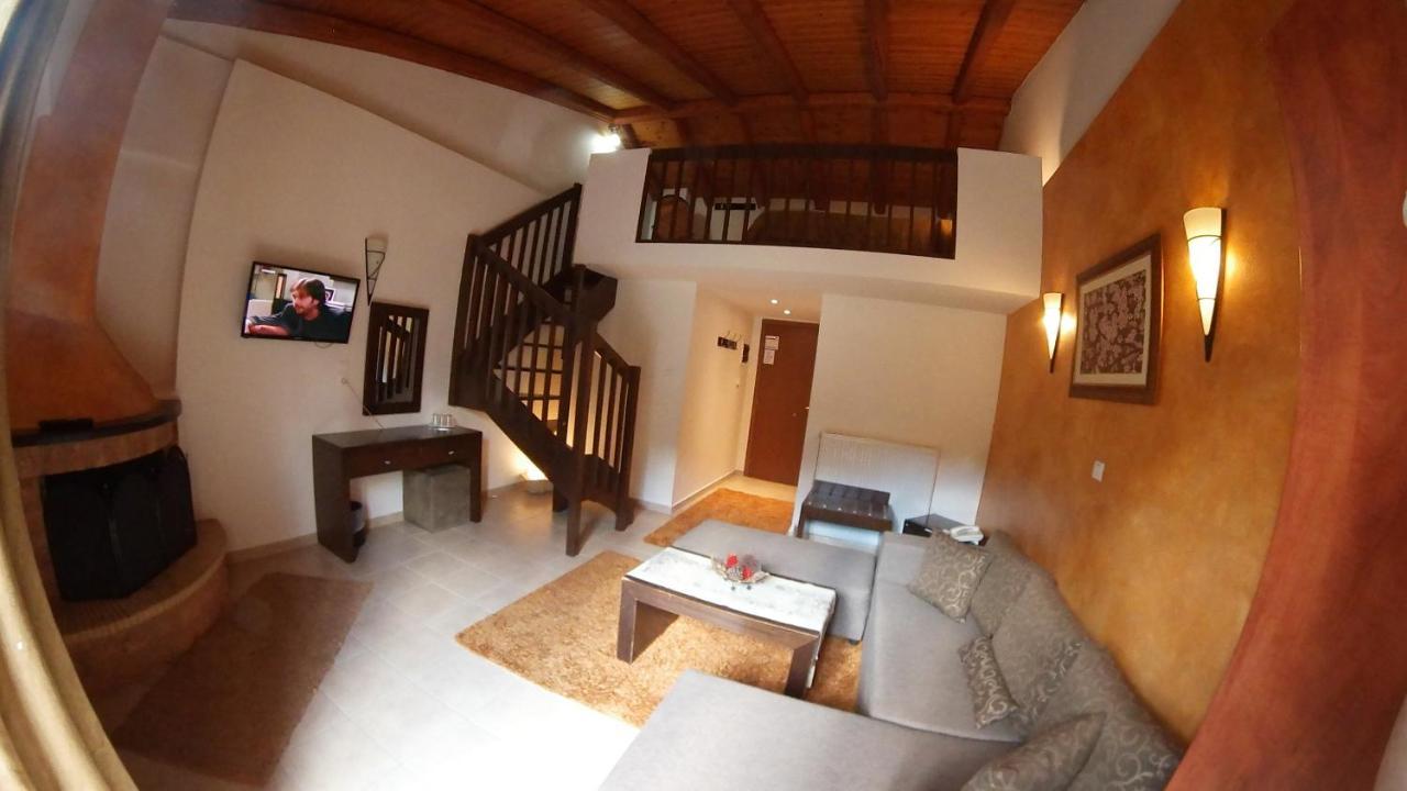 Ahilion Hotel كالافريتا المظهر الخارجي الصورة