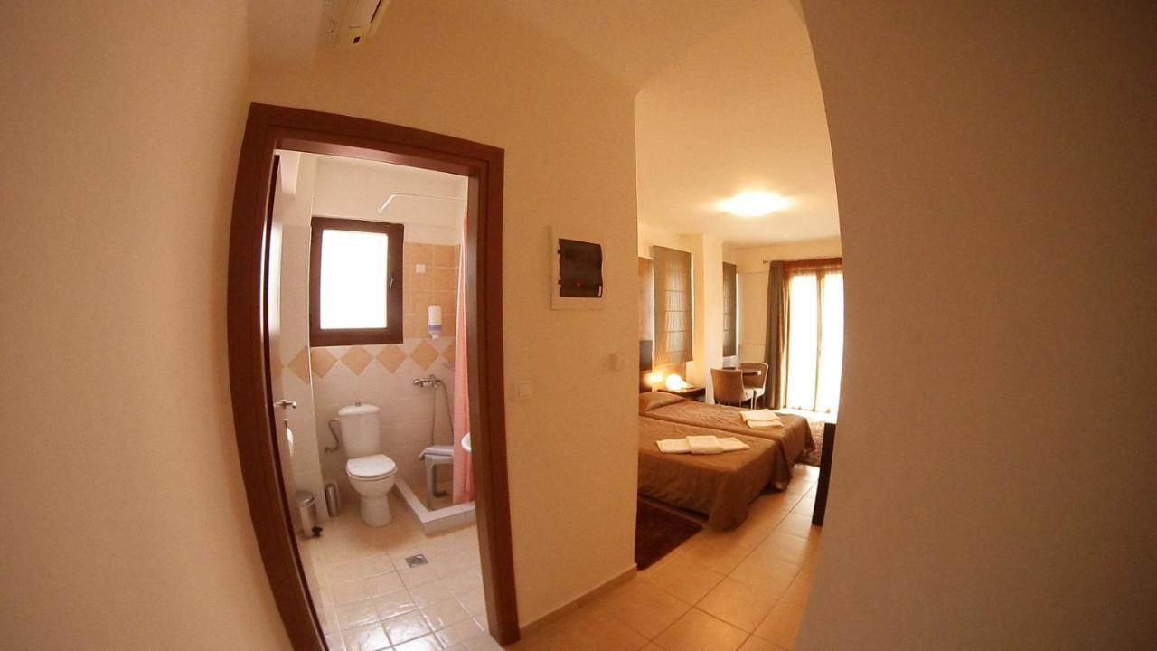Ahilion Hotel كالافريتا المظهر الخارجي الصورة