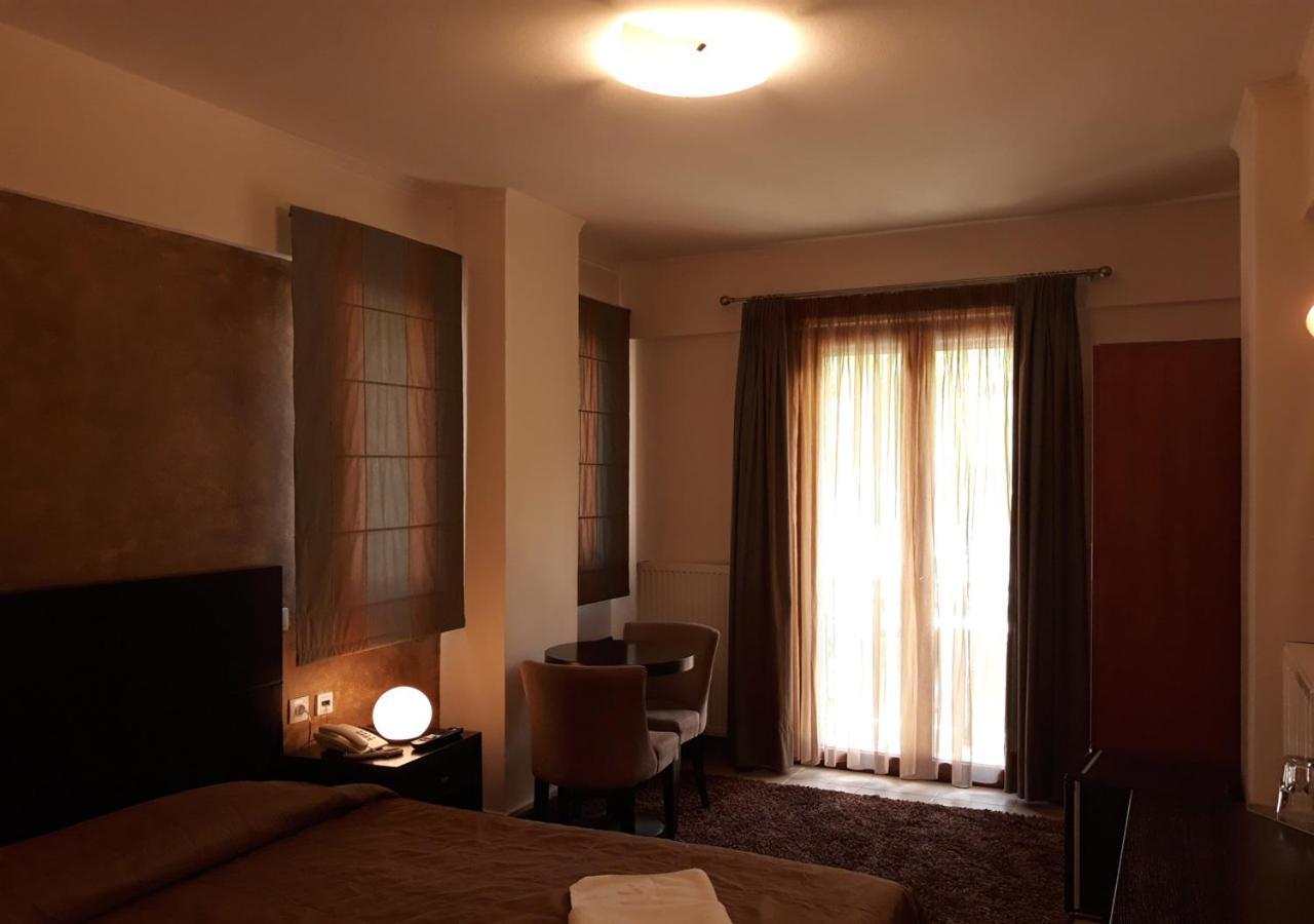 Ahilion Hotel كالافريتا المظهر الخارجي الصورة