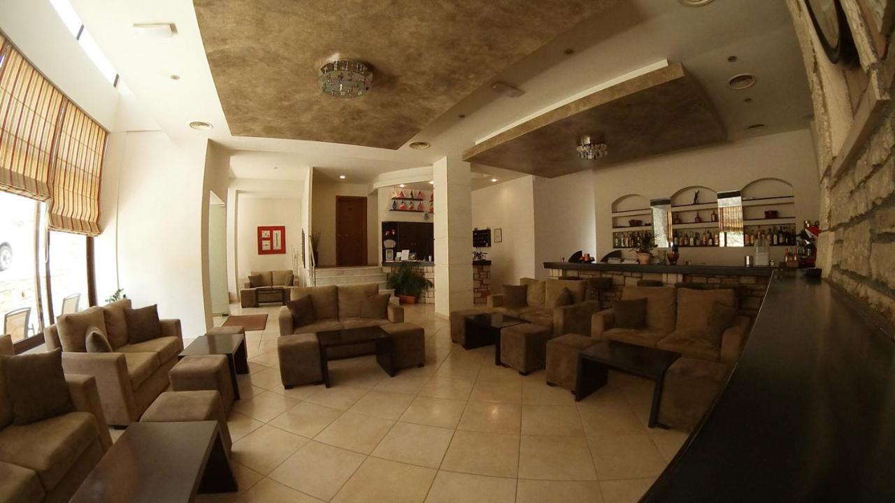 Ahilion Hotel كالافريتا المظهر الخارجي الصورة